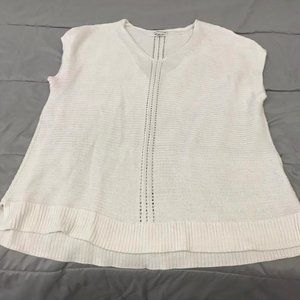 White Sleeveless Shirt/Sweater